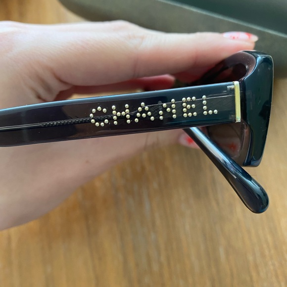 Vintage Chanel sunnies - Picture 4 of 6